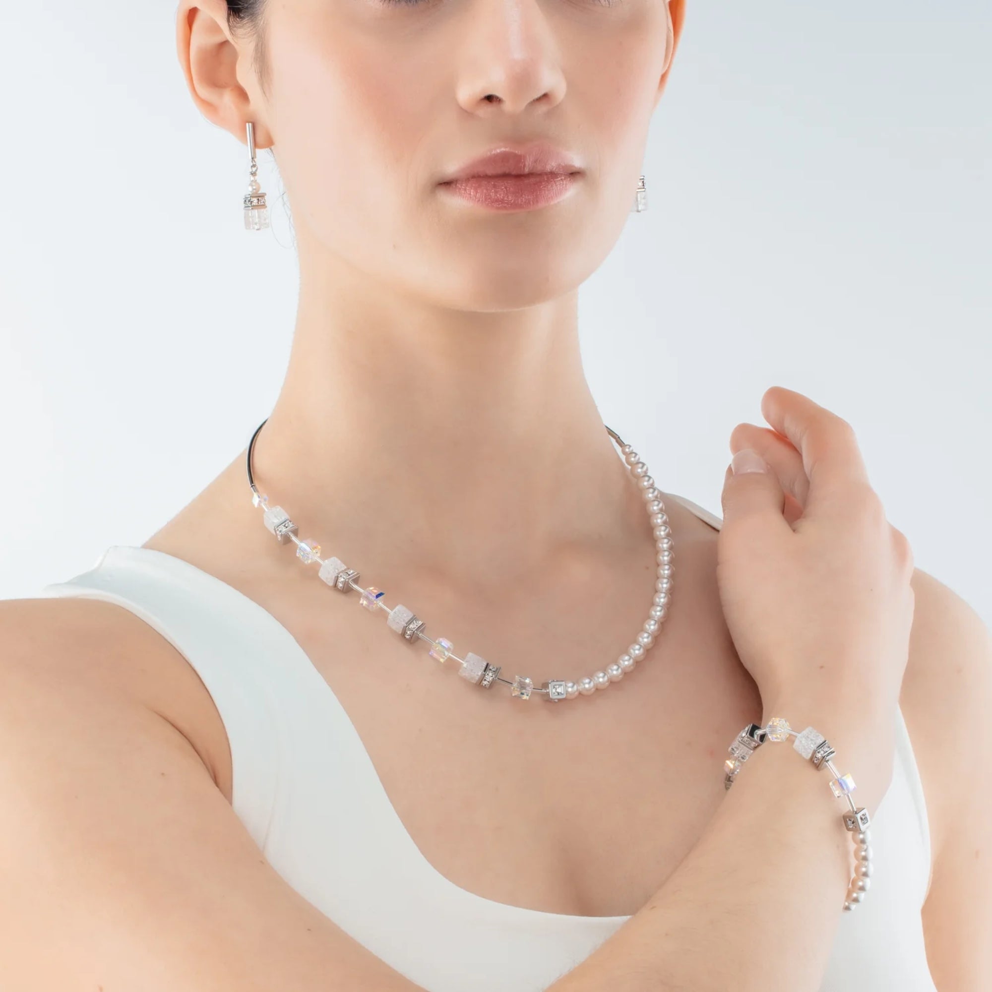 GeoCUBE Precious Fusion Pearls White Necklace