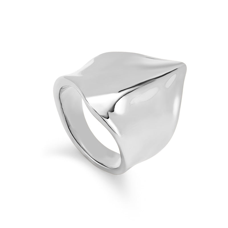 Ser Majestuosa Manta Ray Ring