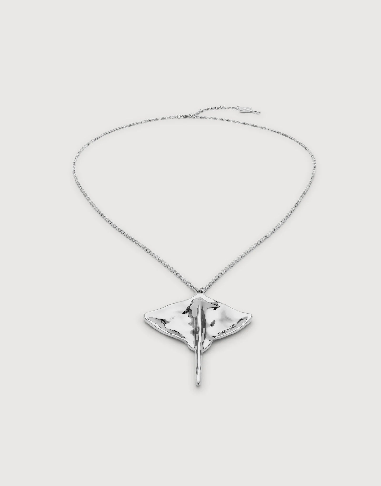 'Ser Majestuosa' Silver Manta Ray Long Necklace