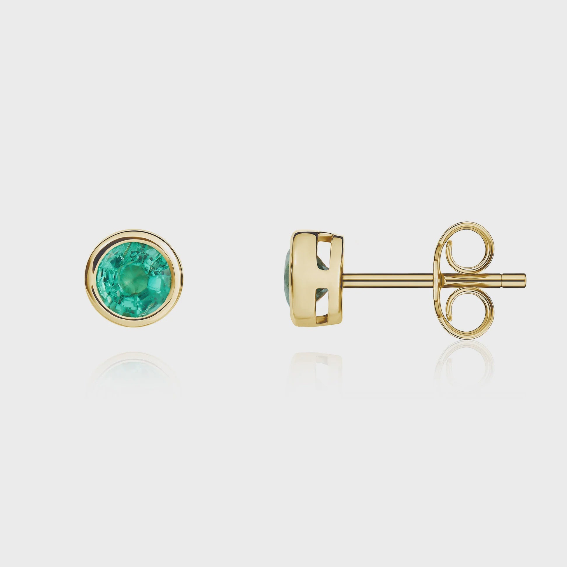 9ct Yellow Gold Emerald 4mm Round Rubover Stud Earrings