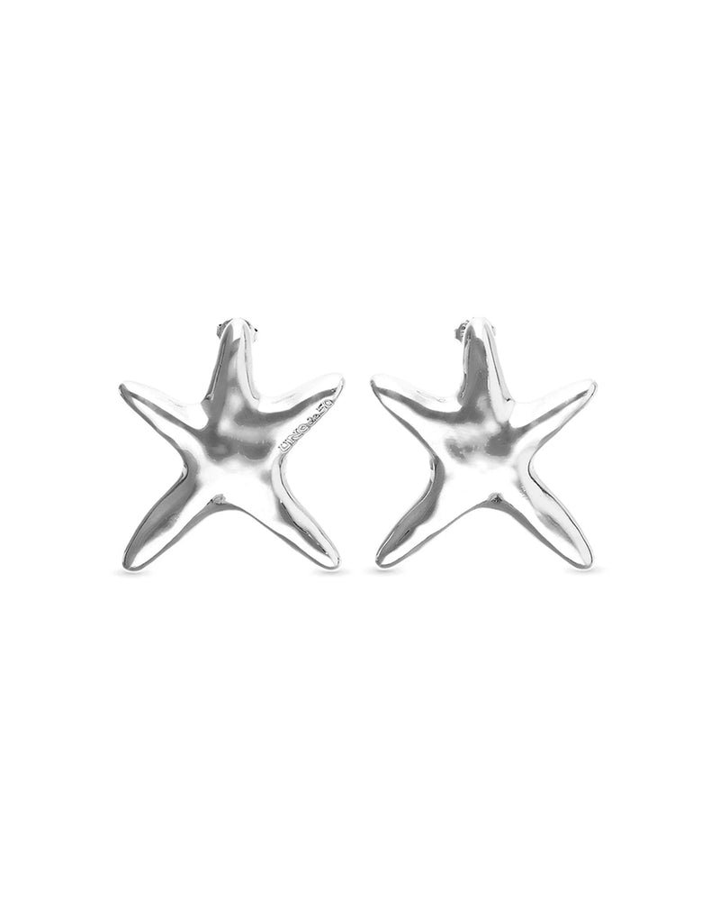 UNOde50 silver plated starfish stud earrings with polished organic starfish design, front view.