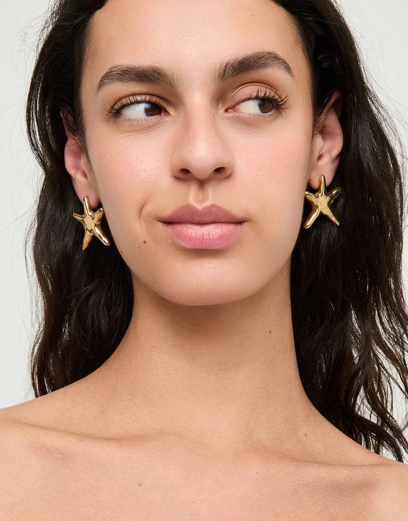 UNOde50 gold plated starfish stud earrings with polished organic starfish design, front view.