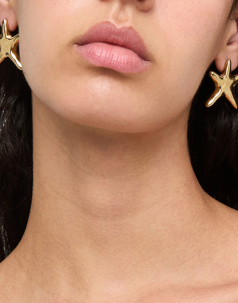 UNOde50 gold plated starfish stud earrings with polished organic starfish design, front view.