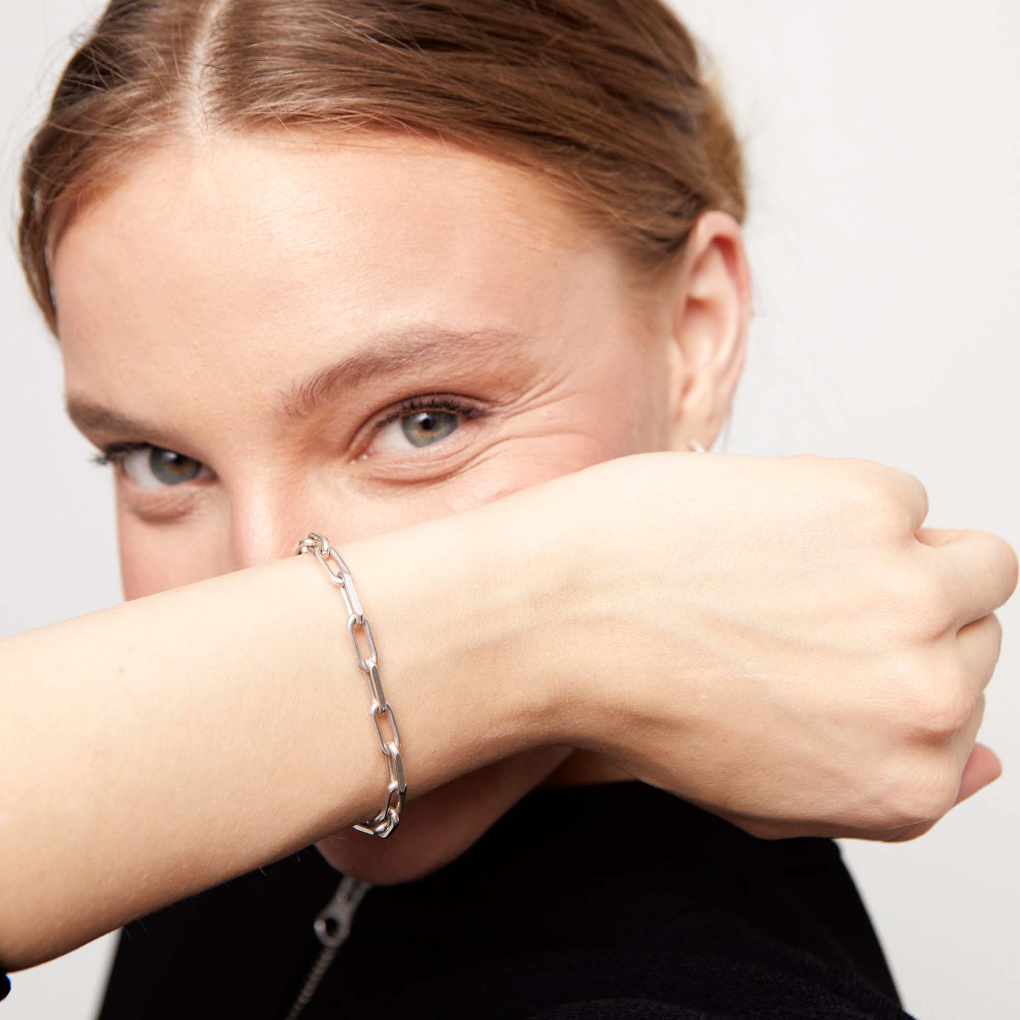 Hazte Rectangular link Chain Bracelet