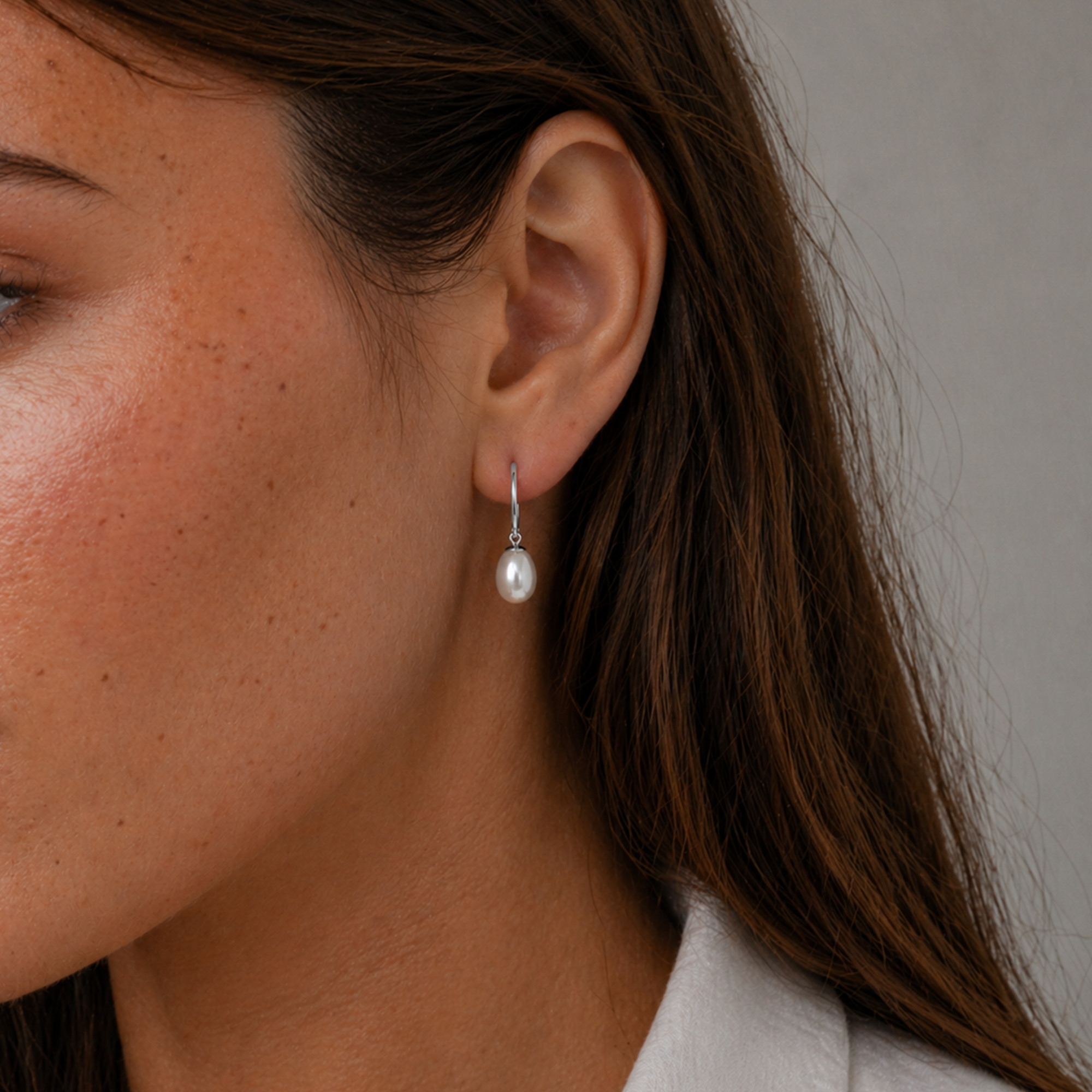 9ct White Gold Pearl Teardrop Drop Earrings